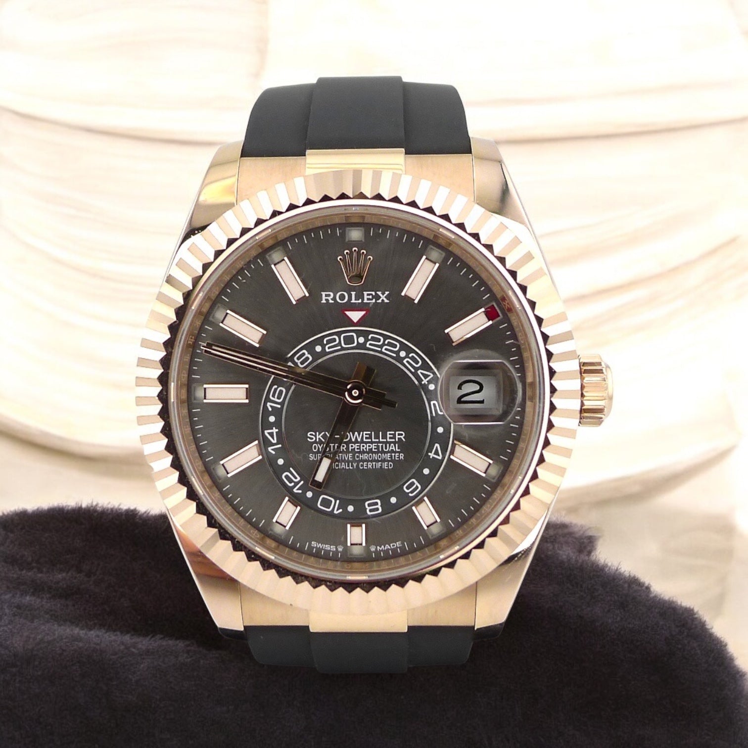 Rolex Skydweller 18k rose gold - Rhodium dial - 336235 preowned