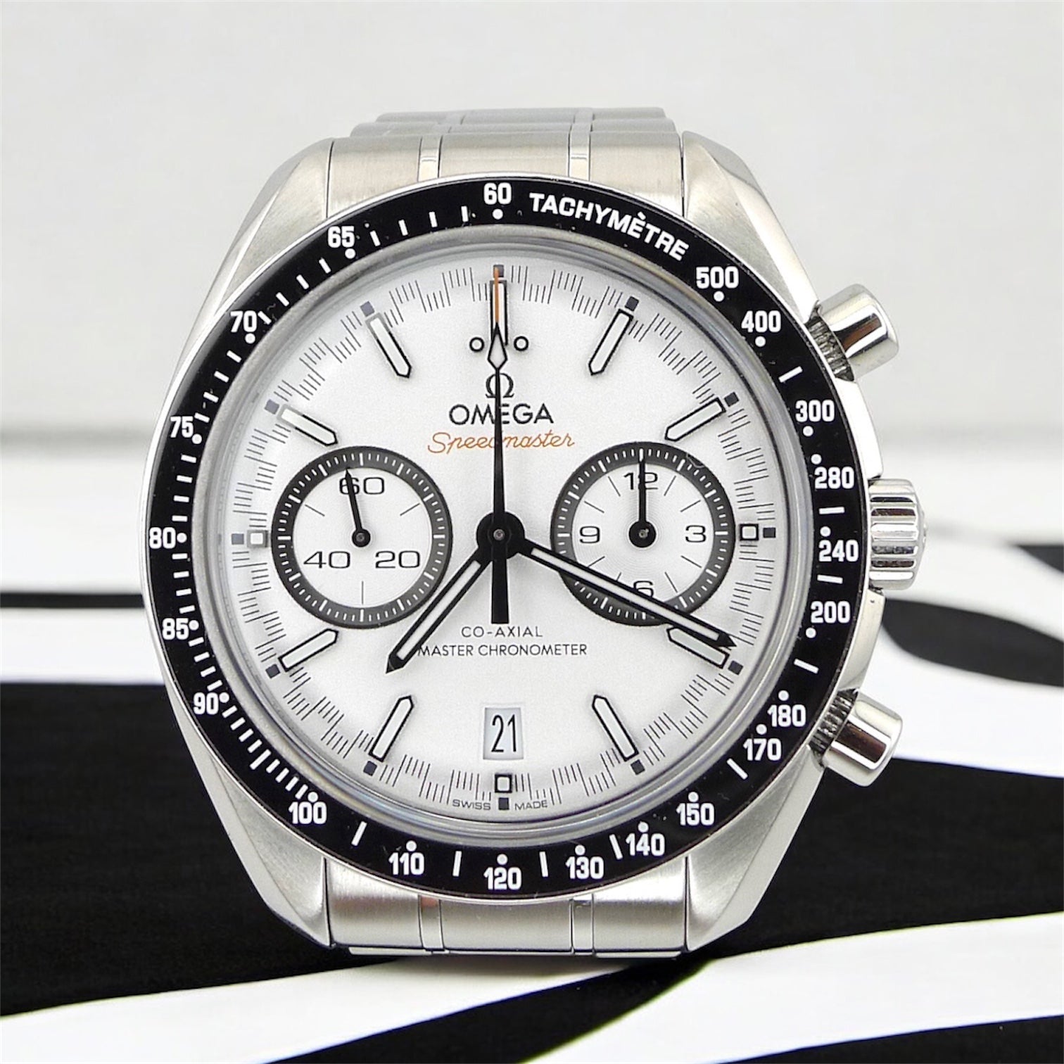 Omega Speedmaster - Panda Dial - 44mm - Mint conditon